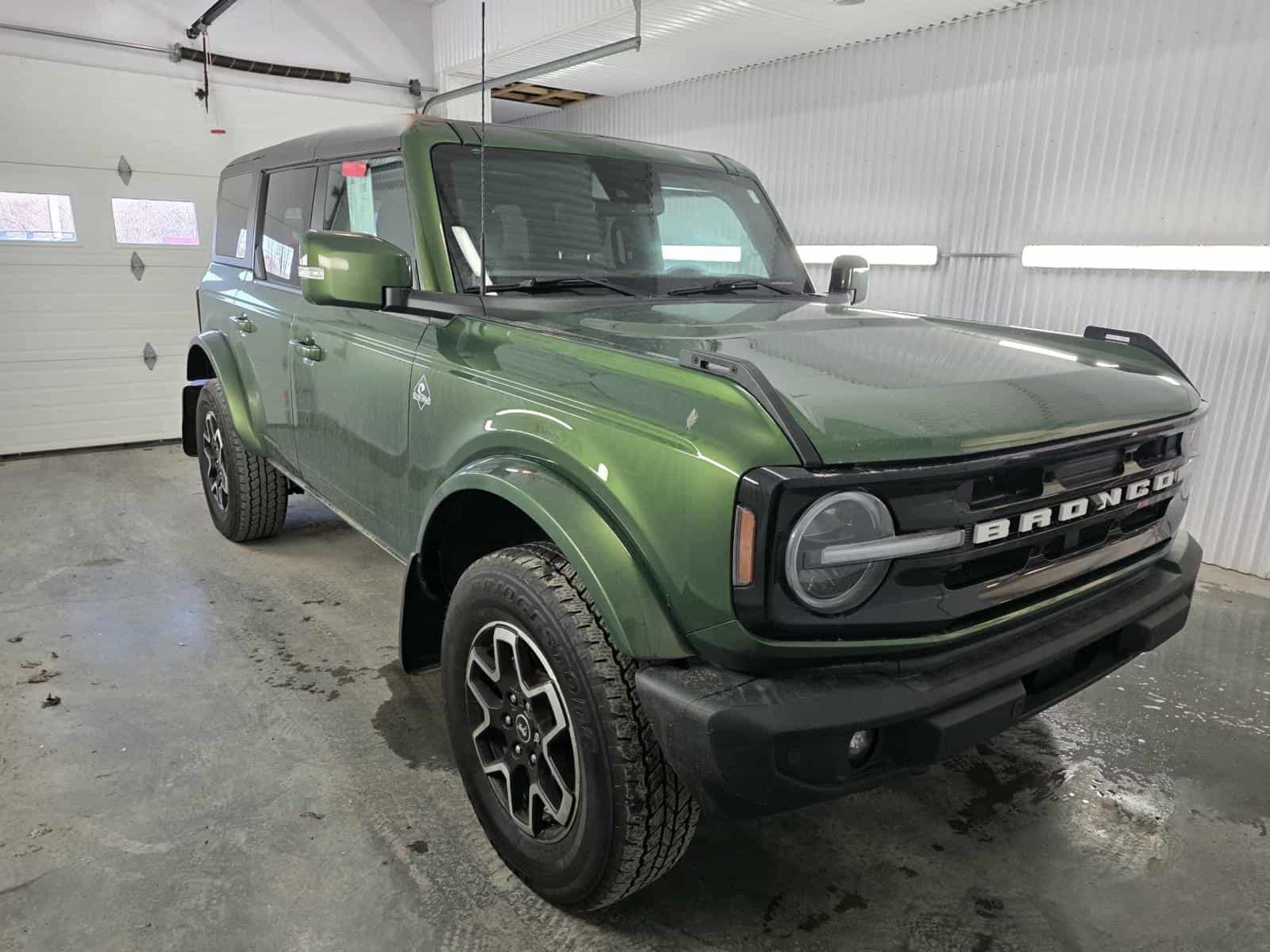 2023 Ford Bronco Base/Big Bend/Blac Outer Banks - Image 3