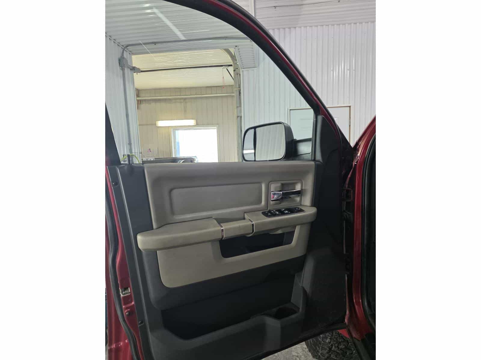 2010 Dodge Ram 2500 SLT - Image 12