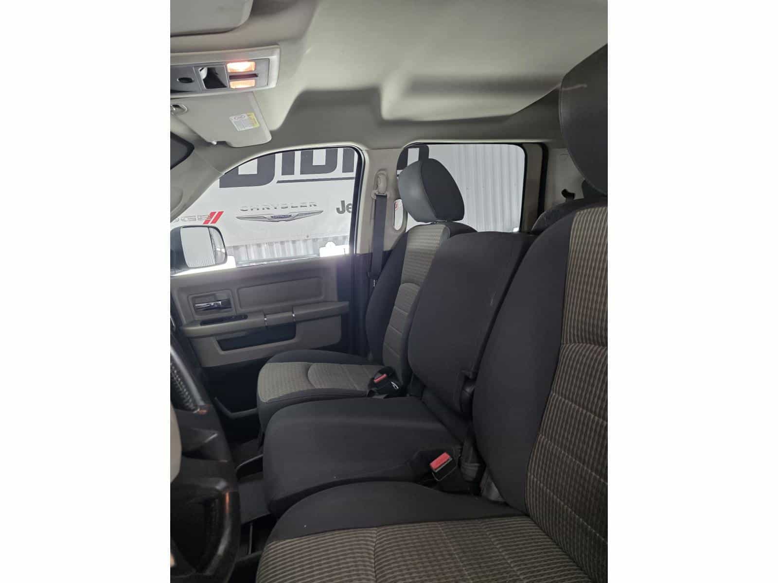 2010 Dodge Ram 2500 SLT - Image 11